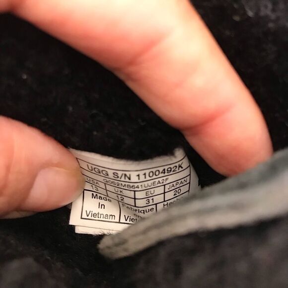 UGG black Bailey bow boots GUC - wear by the toes size 13 - Picture 9 of 9